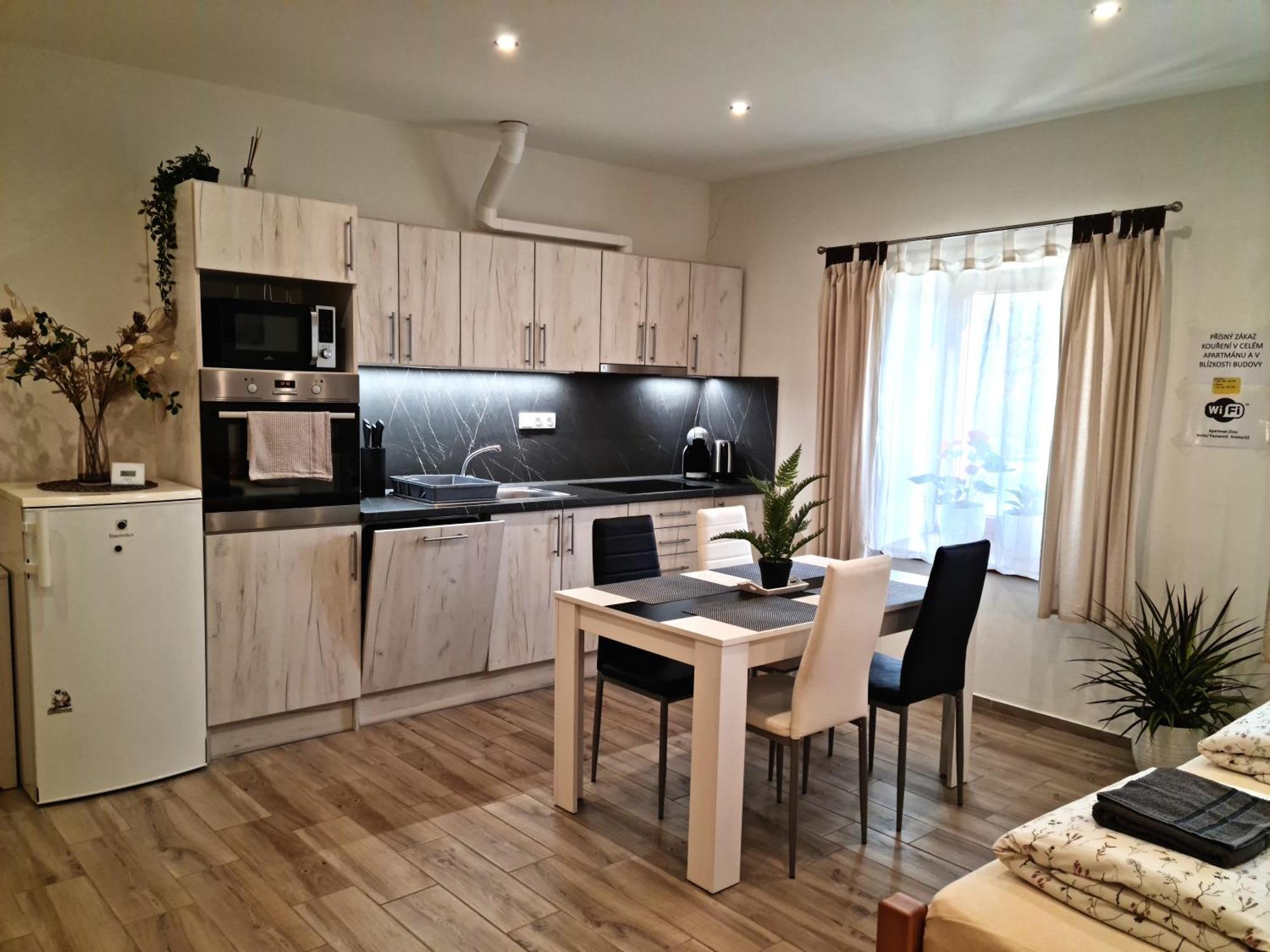 Apartmany Zirec Dvůr Králové nad Labem Bagian luar foto